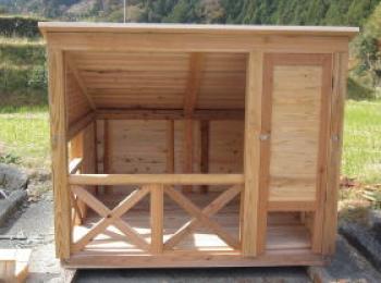 柴犬の犬小屋  柴犬の犬小屋