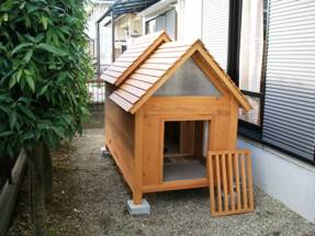 にお住まいの I   様からの犬小屋設置写真1