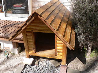 木製犬小屋 スロープ屋根 丸い入り口 木製犬小屋 スロープ屋根 丸い入り口 木製犬小屋 スロープ屋根 丸い