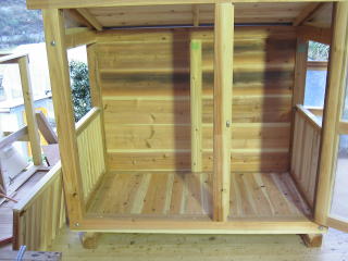 犬が入りやすい犬小屋製作風景
