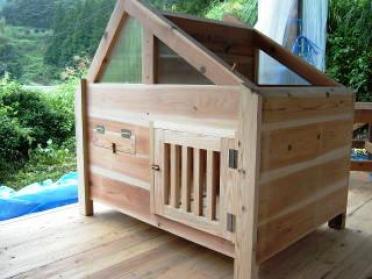 制作中の1軒に2部屋の犬小屋 制作中の1軒に2部屋の犬小屋
