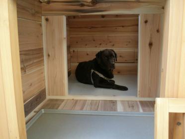 にお住まいの I   様からの犬小屋設置写真2