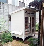 店の入り口に猫ハウス