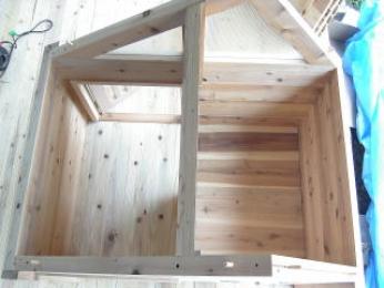 1軒に2部屋の犬小屋 1軒に2部屋の犬小屋