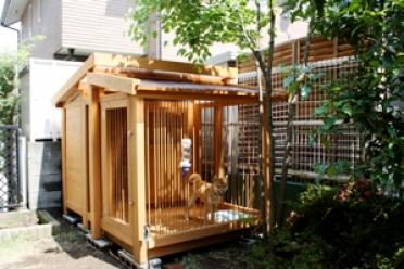 完成した犬小屋サークル＋小屋一体型（屋根付き）