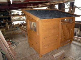 製作中の犬小屋写真