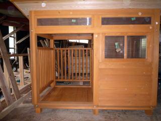 製作中の犬小屋写真