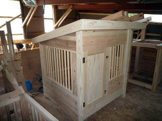 製作中の犬小屋写真