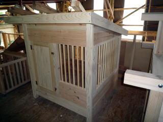 製作中の犬小屋写真