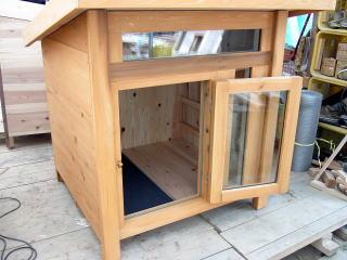 製作中の犬小屋写真