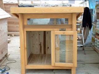 製作中の犬小屋写真