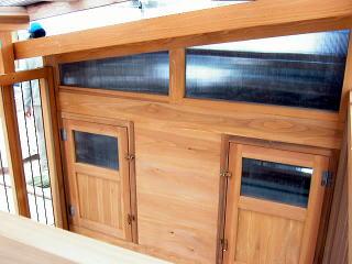 製作中の犬小屋写真