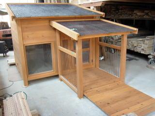 製作中の犬小屋写真