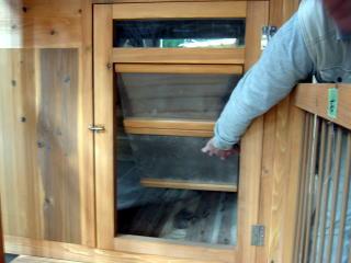 製作中の犬小屋写真