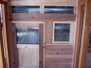 製作中の犬小屋写真