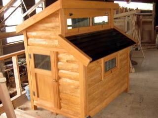 製作中の犬小屋写真