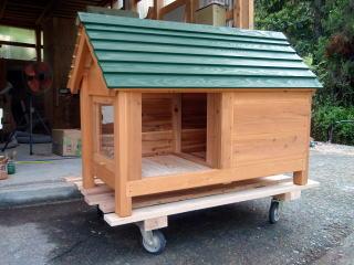 製作中の犬小屋写真