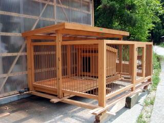 製作中の犬小屋写真