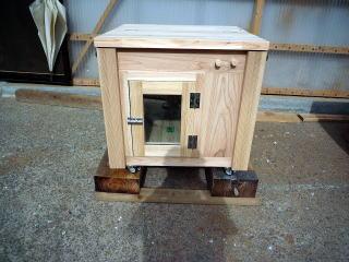 製作中の犬小屋写真